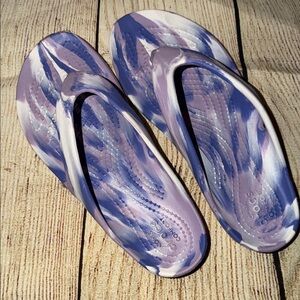 CROCS Women's Swirl Pattern Sandals